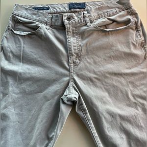 Lucky Brand jeans in Kahki color, size 34/30 with style 121Heritage Slim